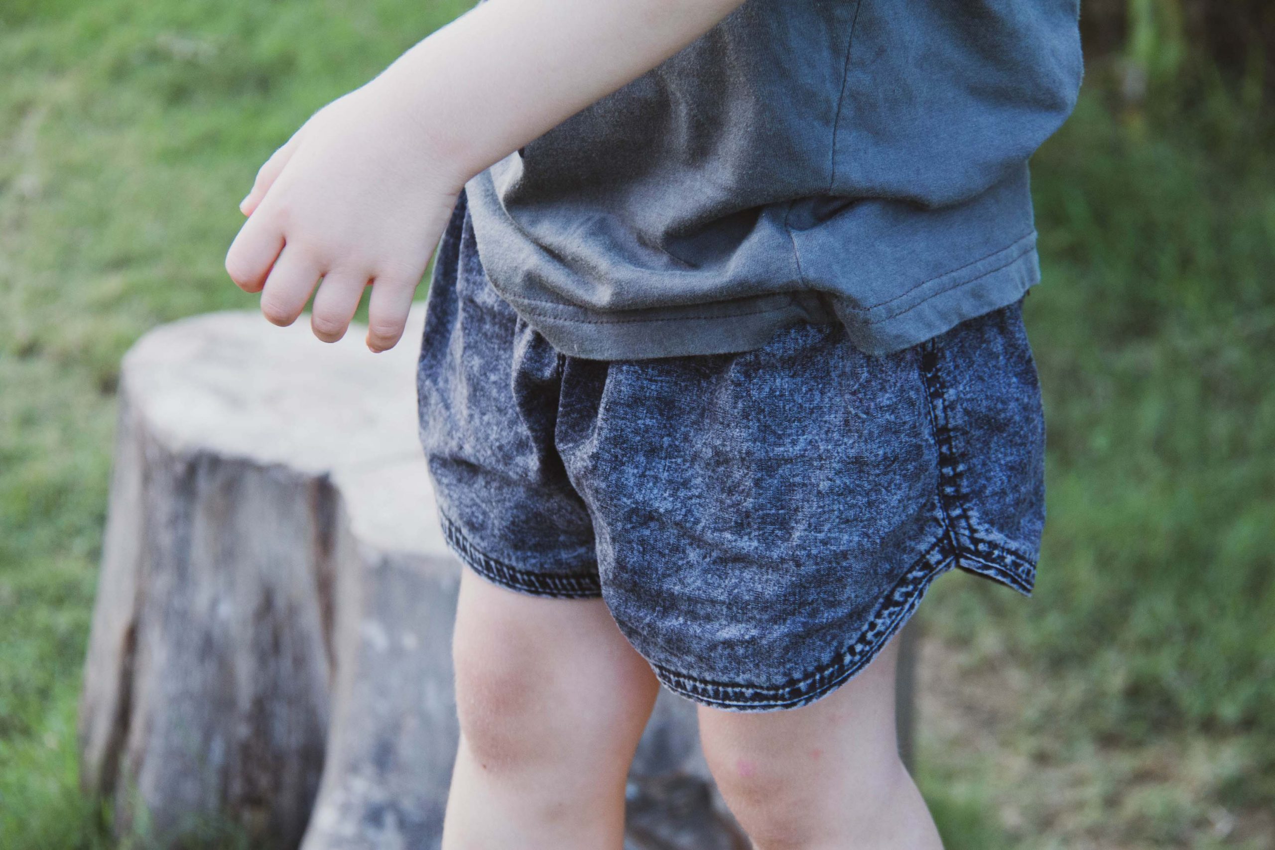 Linen Grey Acid Wash Elastic Waist Baby & Kids Shorts - Image 2
